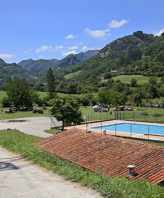 campamentos en asturias instalaciones piscina